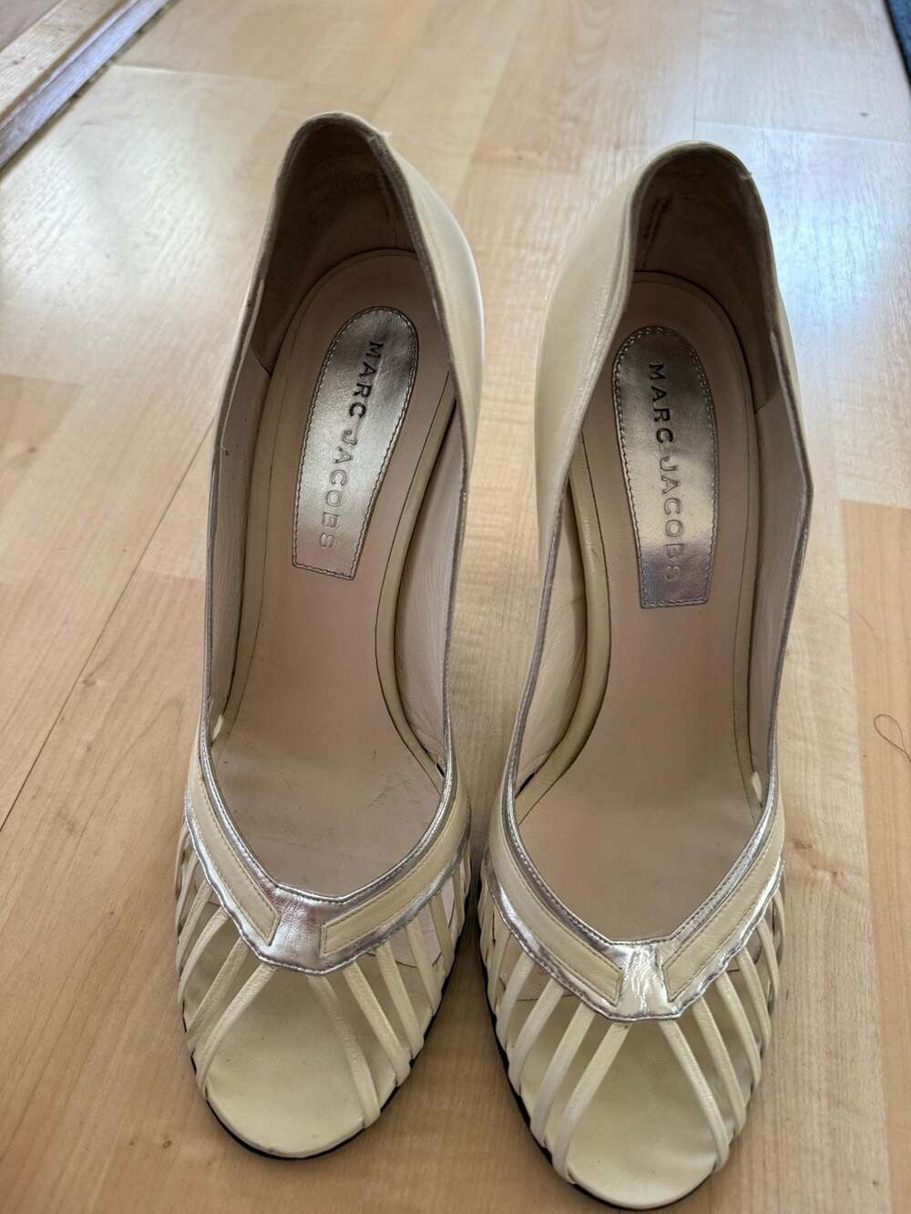 Marc Jacobs Cream and Silver Leather Peep Toe Heels Size 9